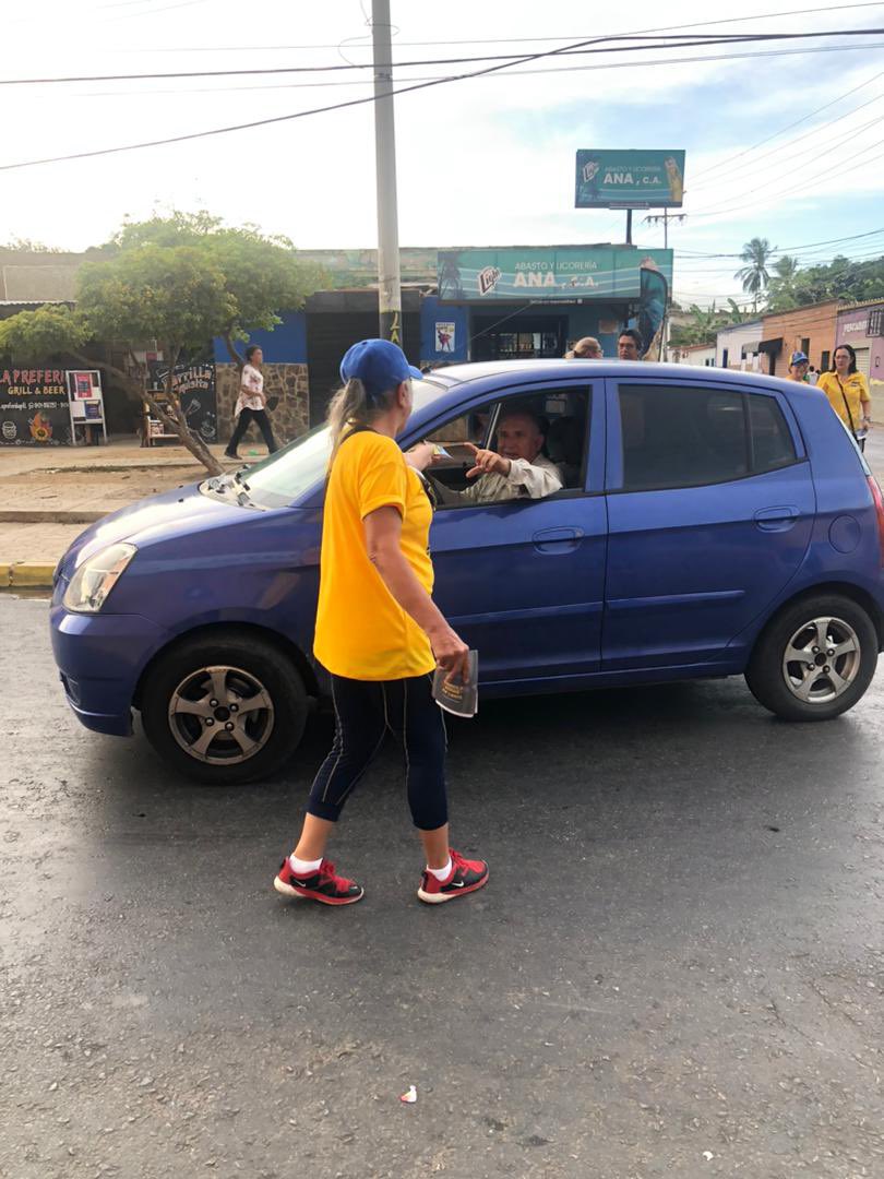 #28Sep Volanteo Municipio Maneiro junto al equipo de PJ.

Este #22Octubre daremos el primer paso para lograr el cambio que necesita nuestro país.
Vamos con <a href="/hcapriles/">Henrique Capriles R.</a> a echar pa’lante con unidad y voto. Hagamos sentir la voz de todos los que queremos encontrarnos por Venezuela.