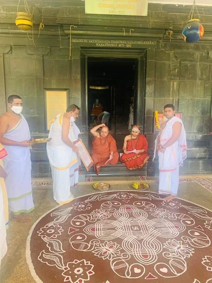 Completion of Chaturmasya Vratham today .Humble Pranams to Sri Bharathi Tirtha Mahaswamigal & Sri Vidushekhara Bharathi Swamigal for blessing thousands of devotees who visited Guru Nivas (Sringeri) during these Chaturmaas period & showering their grace for Loka Kshemam.