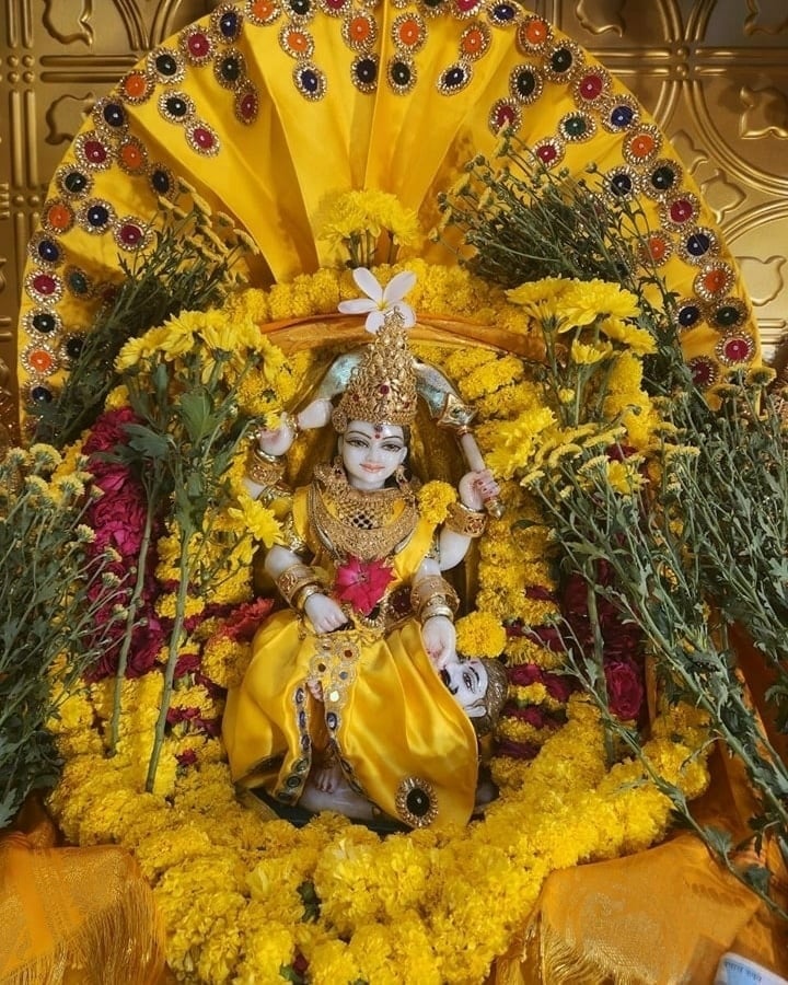 baglamukhipuja's tweet photo. माँ बगलामुखी राजयोग की देवी हैं। सत्ता-असत्ता इनके अधीन हैं। इसलिए नेता भी इनकी शरण में जाते हैं। माँ बगलामुखी कल्याण की देवी हैं। https://t.co/utMYKs7JZo