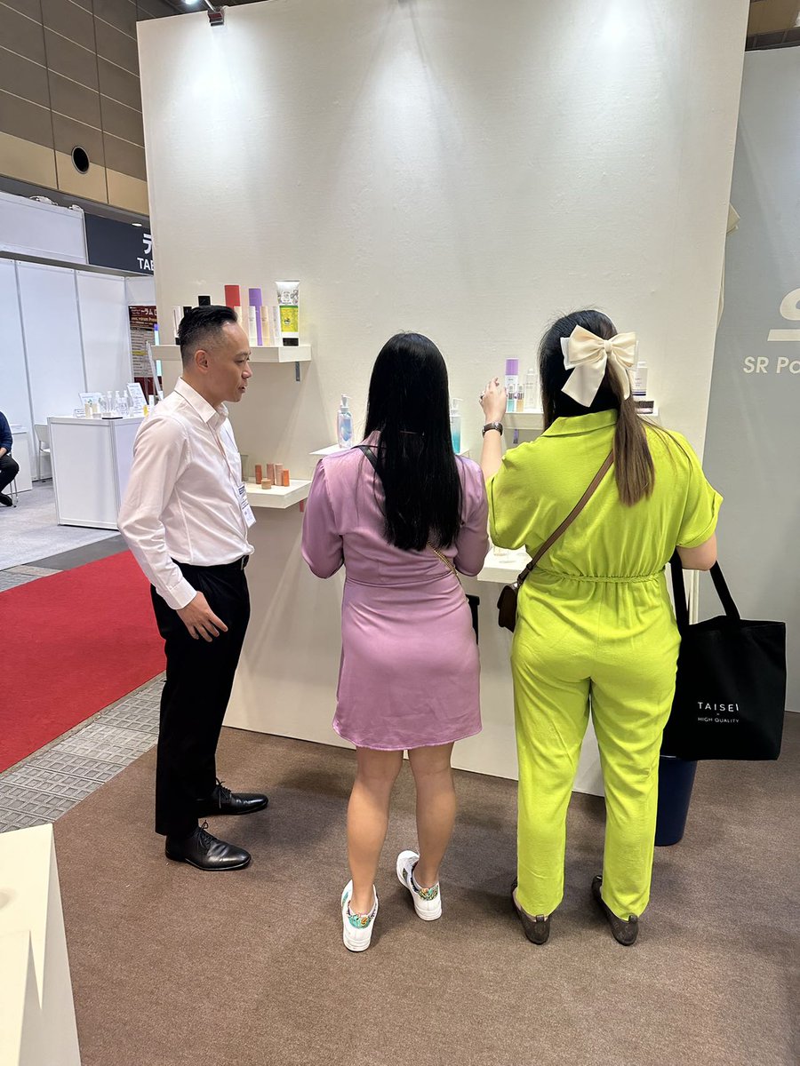 sr_packaging's tweet photo. #化粧品開発展 Last Day!
引き続き K11-43 にお待ちしております。
#詰め替え用 #再生プラスチック #パッケージデザイン #エアレスボトル #スキンケア #サステナブル #オーガニック #容器開発
#CosmeTech #CosmeWeek #INTEXOSAKA
#国際化粧品展 #インテックス大阪
https://t.co/rNDWDZwKZg https://t.co/XLuHC6ZUe7