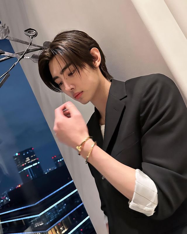 I purposefully took some self-portraits adjacent to the window, whose reflected the glistening of city light, thereby creating a bump in the quality of my photograph. (These are a few of the several photos I captured while exploring Tiffany&amp;Co)