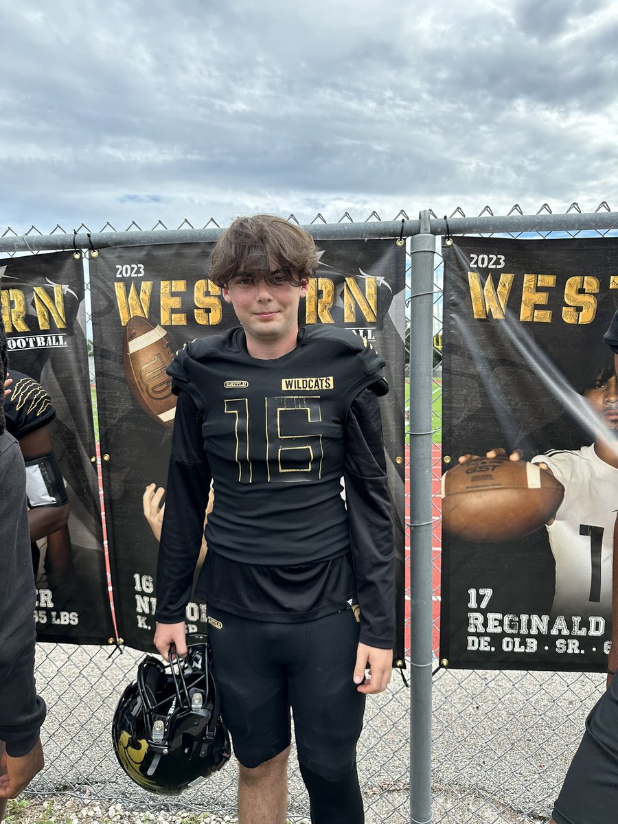 cuppatea711's tweet photo. Senior night for my boy! He went 7 for 7 on extra points for second game in a row! #thatsmyboy #daviestrong #co24 #co95 https://t.co/Q3Wff0k0RB