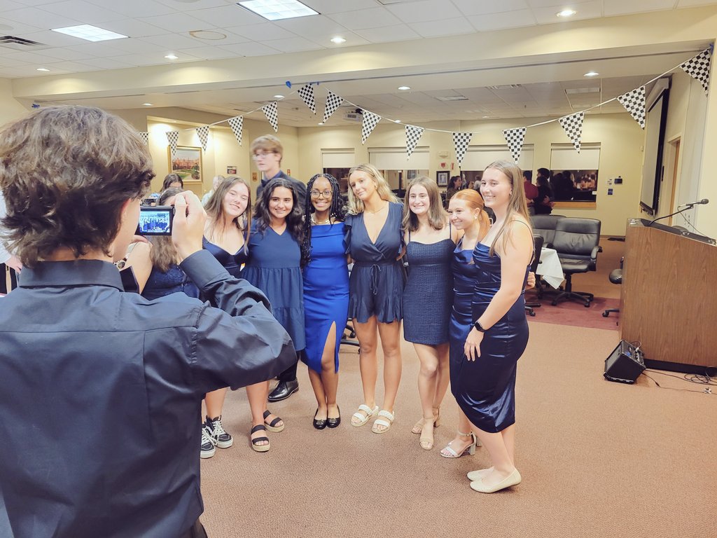 OakDufour's tweet photo. Excellent MASC President's Dinner tonight at the MIAA building! A great night with our StuCo VP Callie and MASC Delegate Maddie! We have a great team! @OakmontRegional @Oakmont_StuCo https://t.co/jG0KETQgkJ