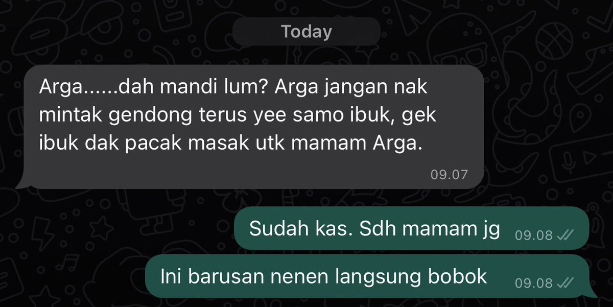 Pagi pagi dichat begini karena Arga lagi LDR sama akas. Malah ibu yg mewek 😭😭😭😭😭😭😭 sehat ya kas 🥹