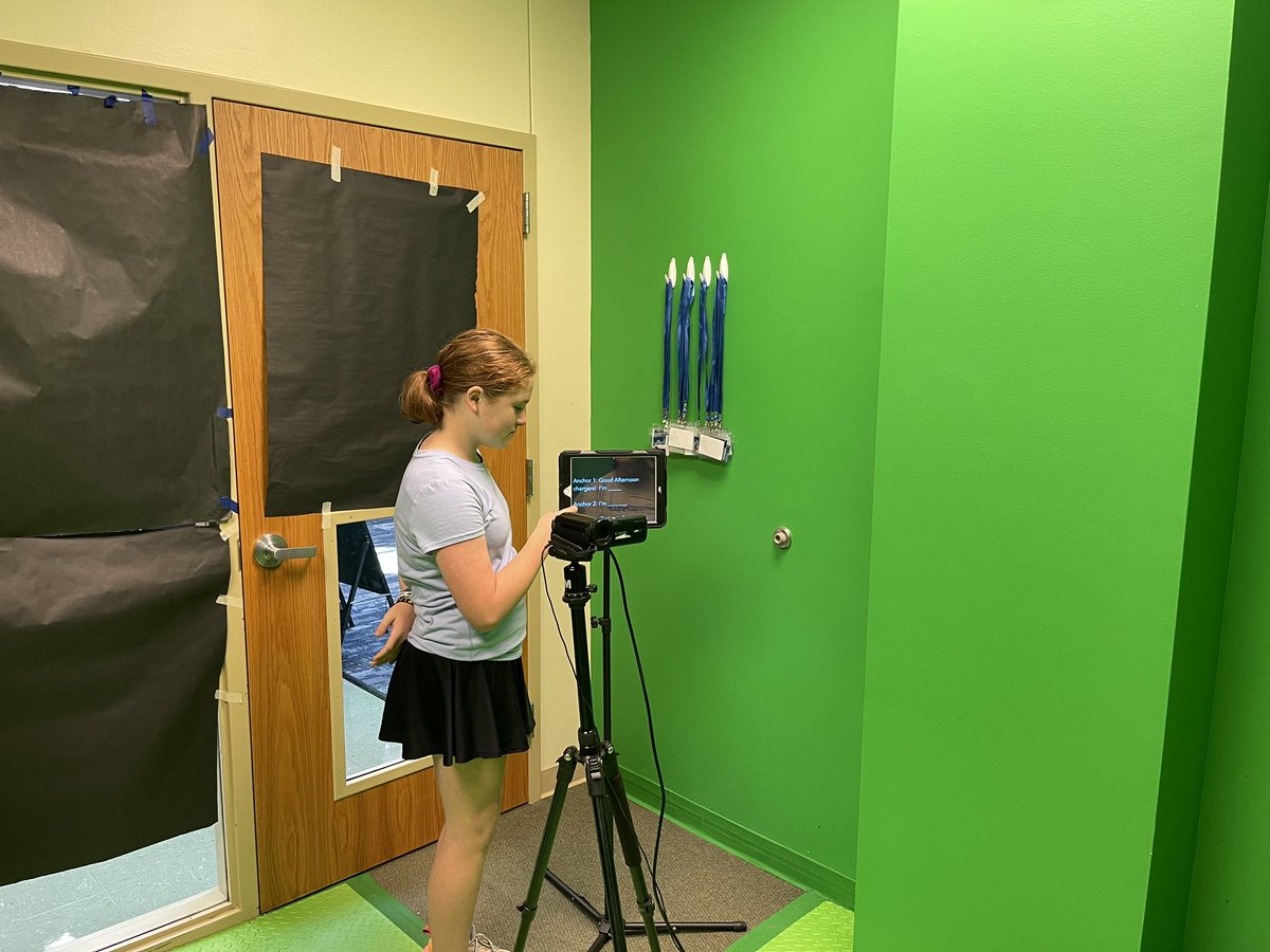 BMSS_LIB's tweet image. @bmss_lib has an awesome broadcast team!  Love our totally student produced announcements. @BoerneMSSouth @BoerneISD