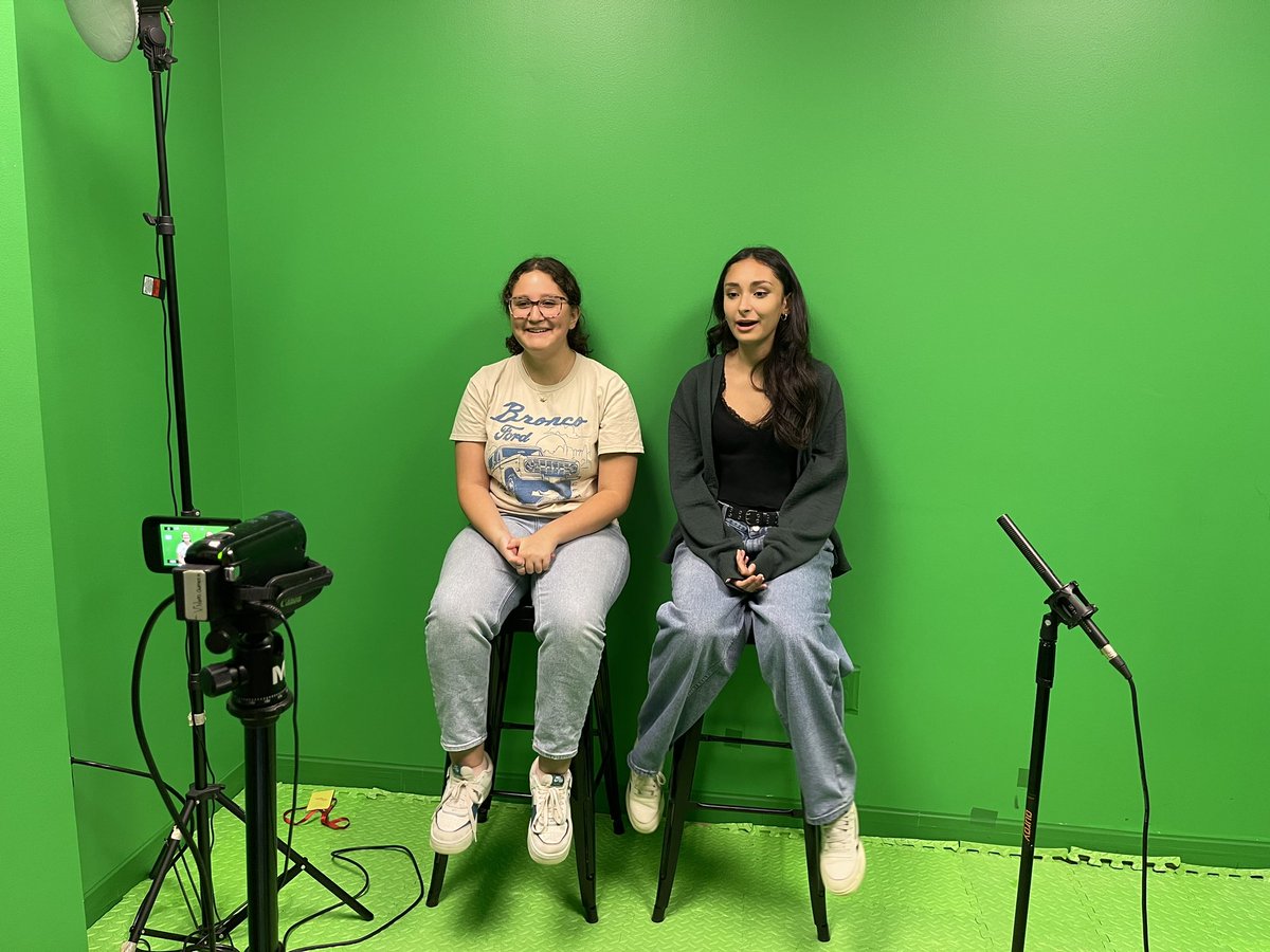 BMSS_LIB's tweet image. @bmss_lib has an awesome broadcast team!  Love our totally student produced announcements. @BoerneMSSouth @BoerneISD