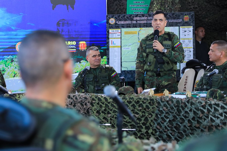 NicolasMaduro's tweet photo. Vamos a una nueva fase de liberación de todo el territorio en el Amazonas. Debemos avanzar con el Plan Especial de Reforestación, Forestación y Recuperación de los equilibrios junto a las y los biólogos y científicos del país, para revertir el daño y la destrucción que hicieron las bandas criminales contra nuestra selva sagrada.