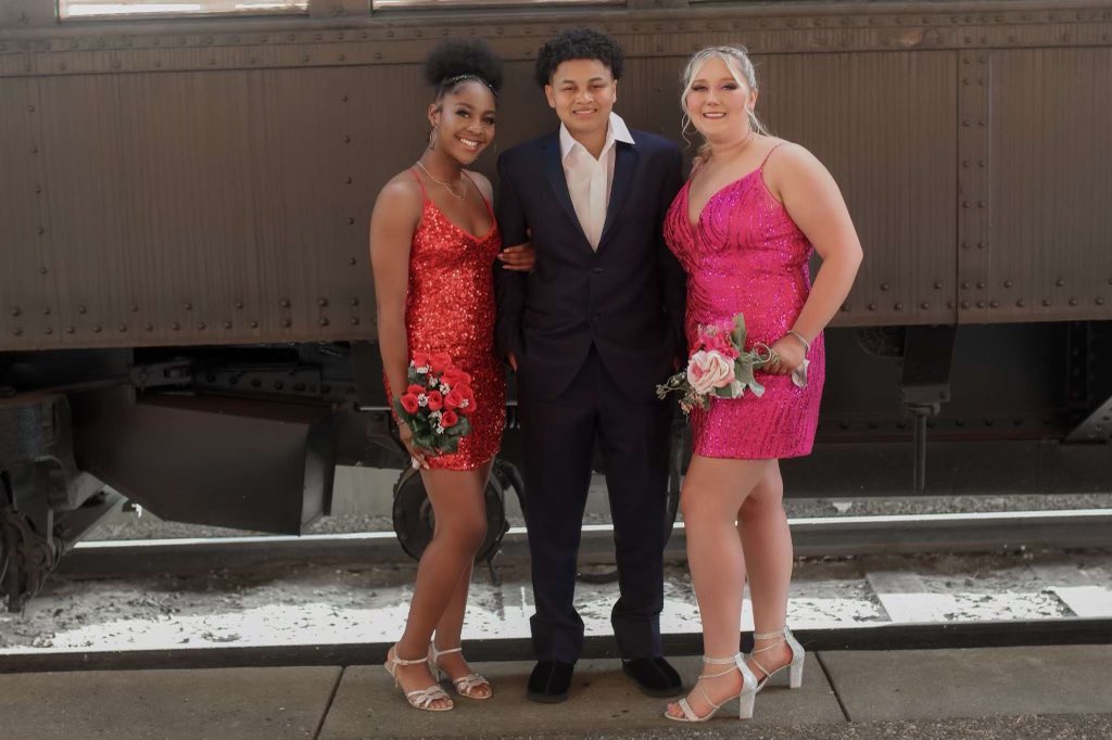 HOCO <a href="/That_gulleyToo/">Aryanna “Ari” Gulley</a> <a href="/brookelynduck/">brookelyn</a> <a href="/trox_09/">Alexis Troxler</a> <a href="/Asia_trinae/">Asia</a>