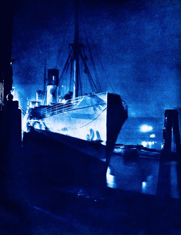 obyebalsya's tweet image. Купил книгу с ночными фотографиями