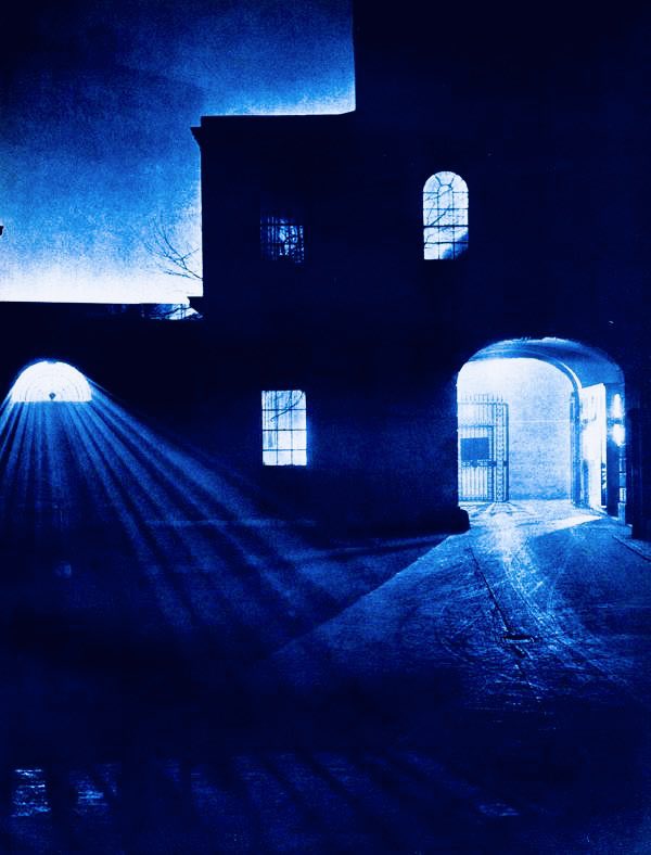 obyebalsya's tweet image. Купил книгу с ночными фотографиями