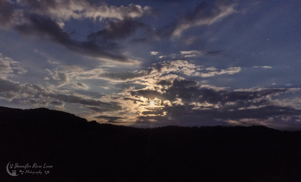 Jens_Starry_Sky's tweet image. I can't see the moon rise from my yard. It's only visible once it's directly over head (due to a mountain ). So, I sent the drone up to get a look at it rising tonight 😃 Better pics with the camera to come later (weather permitting). #FullHarvestMoon #WV #CloudyMoon @StormHour