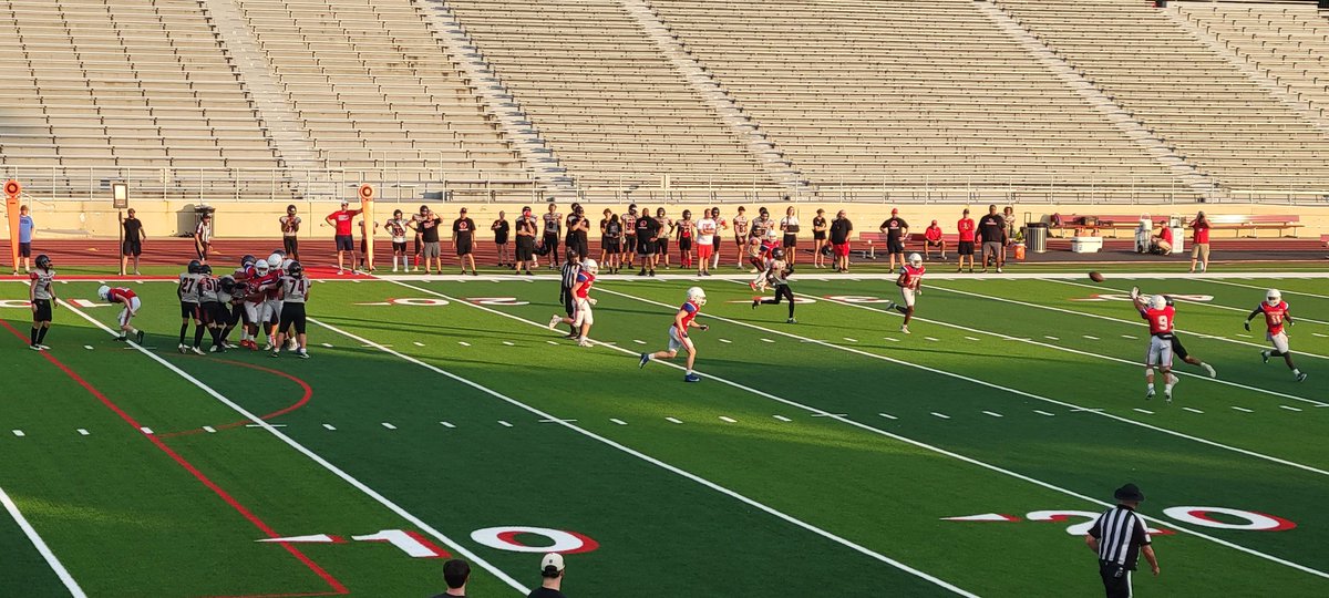 Always proud to go back home...and tonight got to see some former players of mine play for both <a href="/CHHS_FOOTBALL/">CHHS Football</a> and <a href="/GHSMustangsFB/">GHSMustangsFootball</a> ! So proud to have been a small part of their football journey! 💪 💪 🏈 🐎 🐴 <a href="/LoganDaniel_22/">Logan Daniel</a> I see you 👀 <a href="/GMSPonies/">GMS Boys Athletics</a>