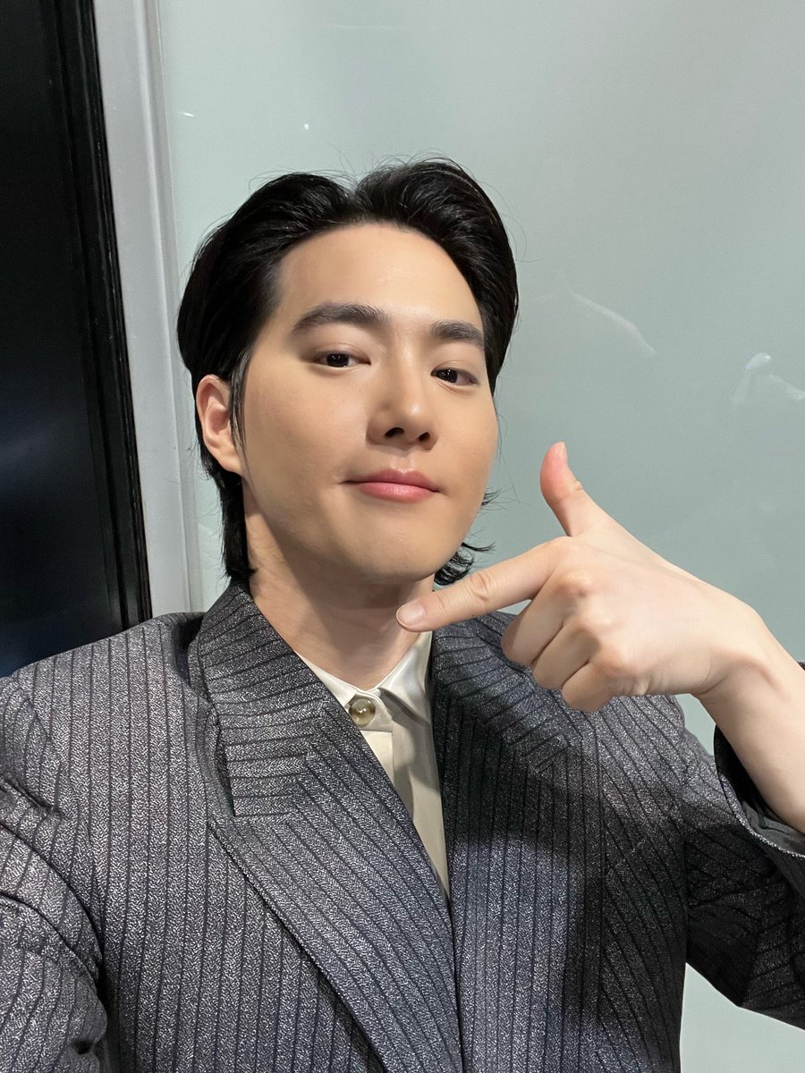 [230929] 🐰🫧 10.47 KST
"Selamat hari chuseok~"
"🩷"
📸
"Makan yang banyak ya"
"🫴🫴🫴🫴🫴🫴🫴🫴🫴🫴"
"Makan secukupnya aja🥹"
"🫴🫴🫴🫴🫴🫴🫴"
"긁긁긁긁긁긁" (Suara garuk2)