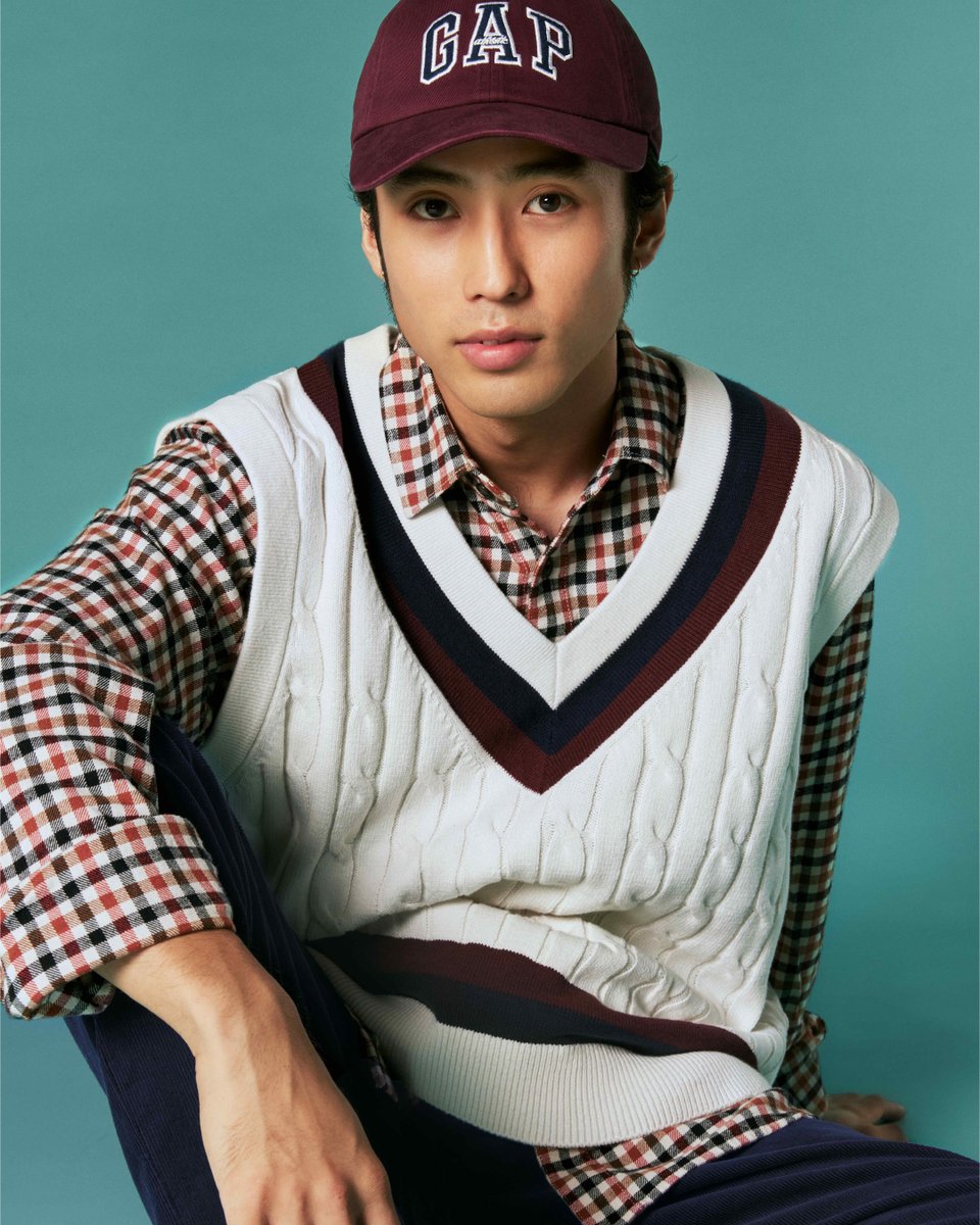 Gap_JP's tweet photo. トラッドの定番チルデンベストをオーバーサイズで合わせてモダンなアメリカンスタイルへ。
アイテム同士のカラーをさりげなくリンクさせた装いを楽しんで。
@himimojo
#佐藤緋美 #Gap #Mastered #ONLYTHEESSENTIALS

https://t.co/Yh4FSYe3An https://t.co/ZcOIbhnS2e