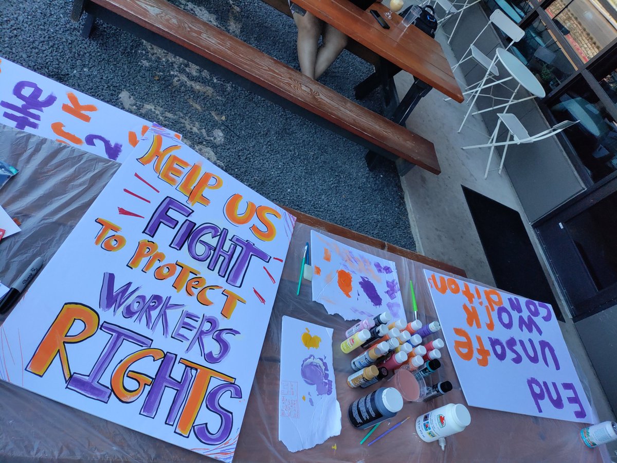 Lonestartlabors's tweet photo. Preparing for a big surprise tomorrow!!
#fedex #fedexstrike #strike #austintexas #austinTx https://t.co/4tBoWR5al2