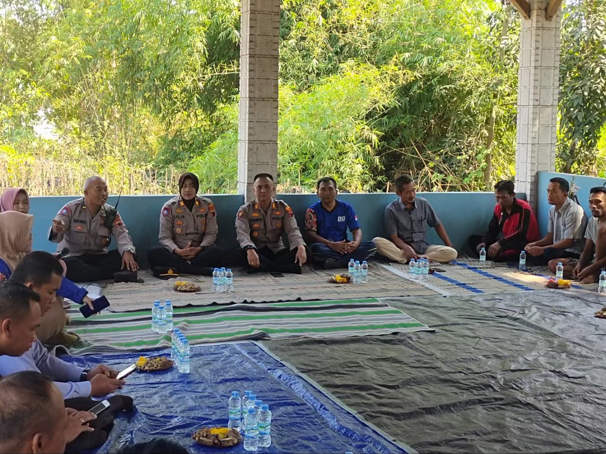 Kapolsek Blora melaksanakan giat Jumat curhat di wilayah kec.blora di DS.Sendnagharjo Dk.Polaman 

instagram.com/p/CxwjOQJyMaJ/…