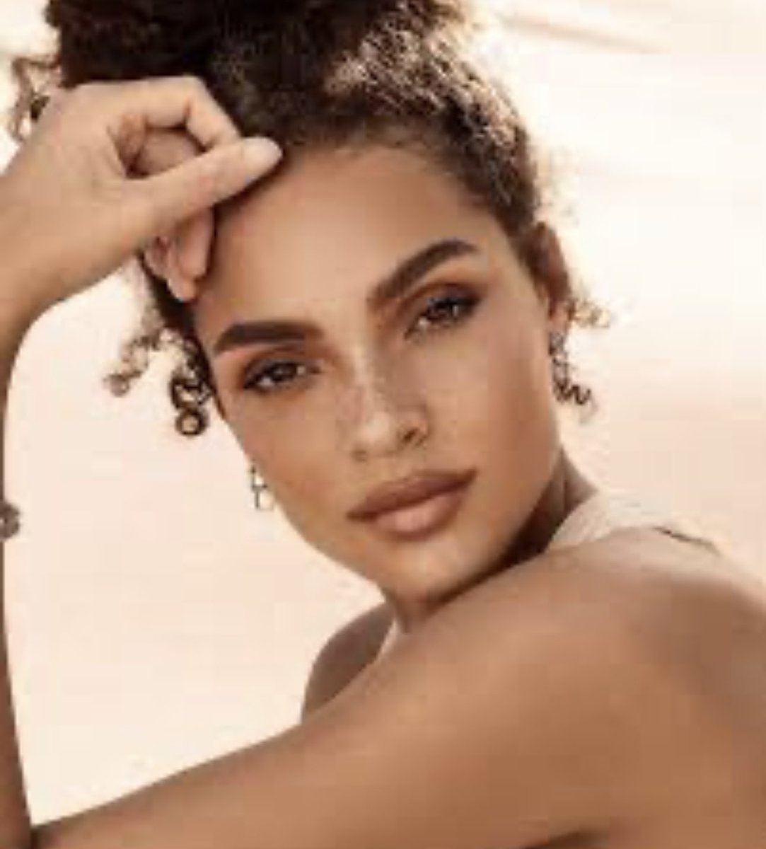RickFox's tweet photo. Introducing @siennaevans π§πΈ πIf you need to know you can find us in the @Bahamas #242ToTheWorld #MoreDrops #RaceToHome #MyIslandHouse @ShannonSharpe @ClubShayShay #36Chambers #BringDaRuckus https://t.co/kqDOiqzimz