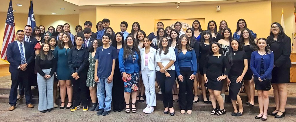 The_Law_Teacher's tweet photo. MEMORIES. LEGACY. LEADERSHIP.  

More than an academy... Family. 

#ThisIsLIBERTAS 

#Classof2027 #PinningCeremony

Only at @Americas_HS
Only at @SocorroISD 
#TheStandardIsHigh https://t.co/CRyn5h1hyO