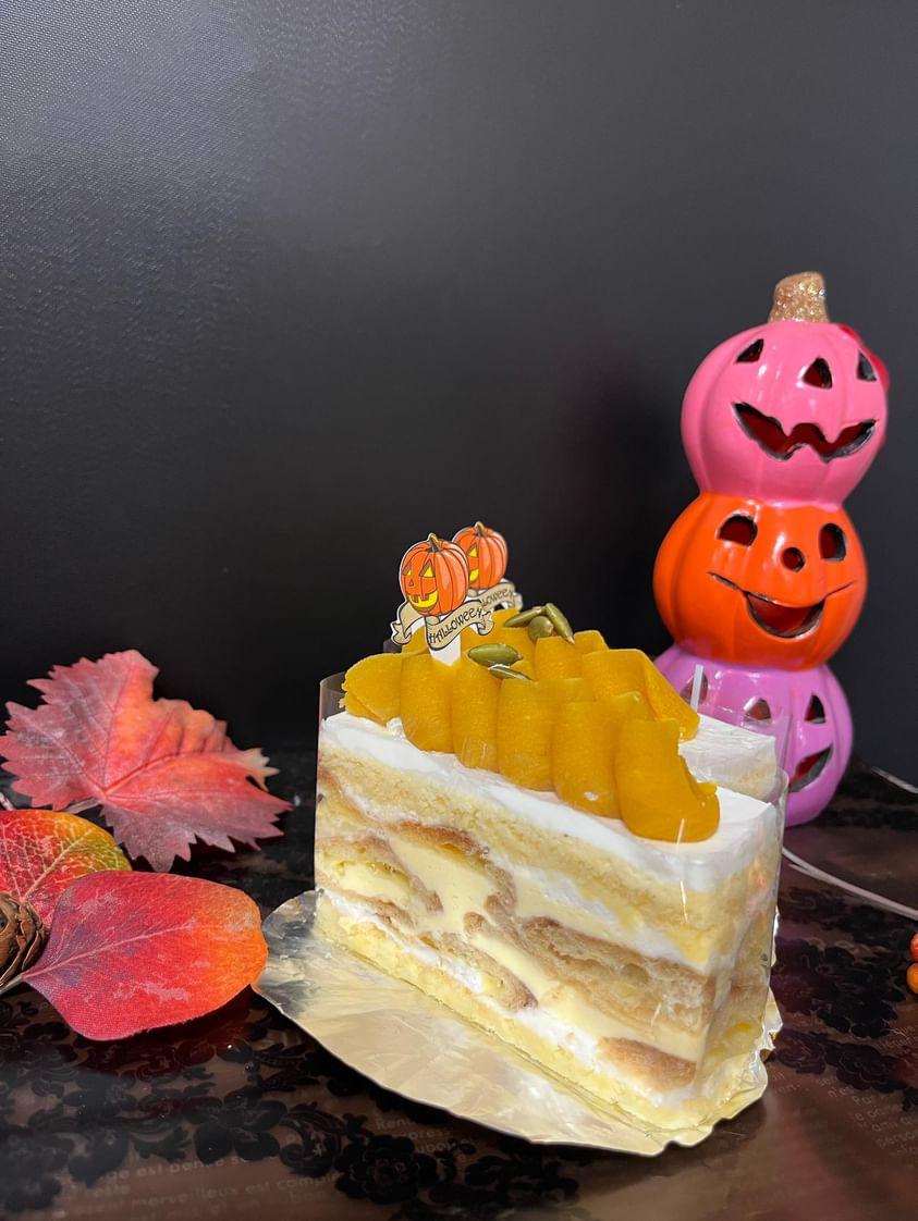 etude_official's tweet photo. おはようございます~☺

：秋の新作商品🎃：

《パンプキン　シュー･サンド》
ふわふわのスポンジにシュー生地とカスタードを
サンドした新感覚商品!!

なめらかで濃厚なかぼちゃのクリームで
スポンジとシュー生地のバランスがさらにup!!💗

パンプキンピックも可愛い秋にぴったりの商品です~!! https://t.co/1Hwsf5S17C