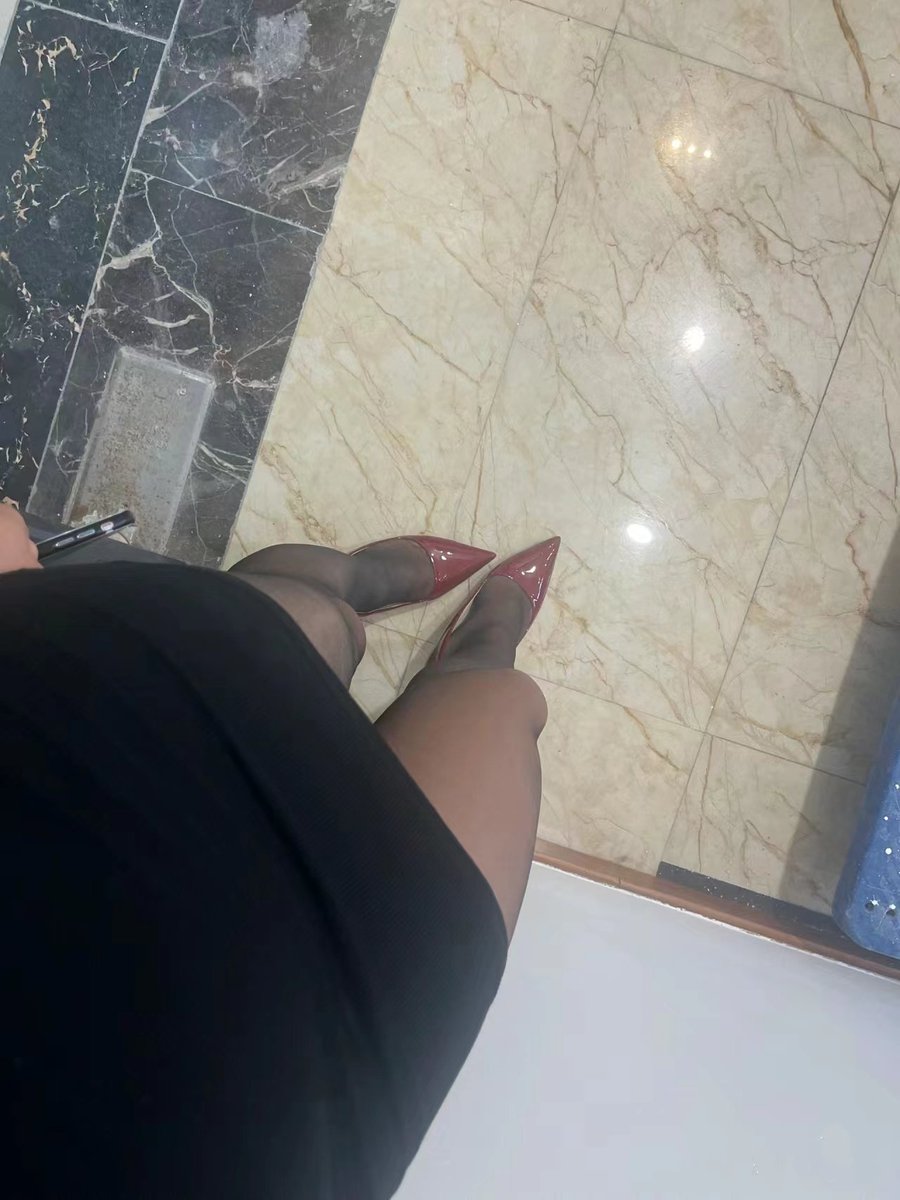 心中有T台，哪里都是巴黎😊😊
祝大家中秋节快乐💕💕 https://t.co/aLyCfTg5t6