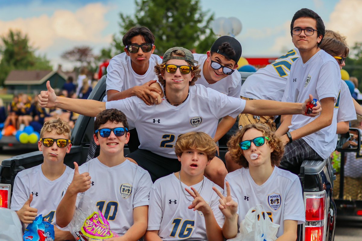 MHS_Nets_Soccer's tweet photo. Homecoming Parade Success!! 🪩🕺 https://t.co/Clz3rPZOvq