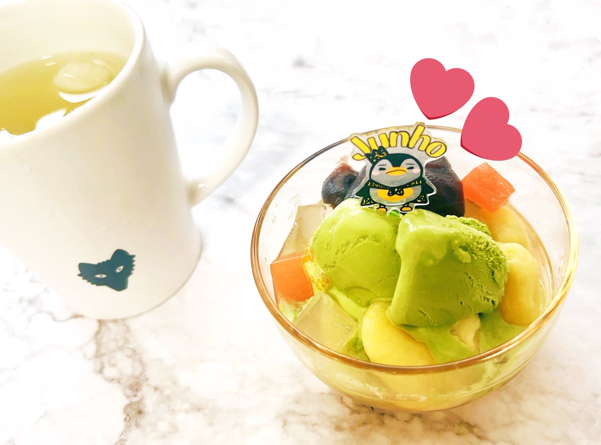 みきちゃんから可愛いケーキトッパー🐧ちゃんとおしゃんなソンムルいただきました🥹🙏🏻
お月見用のさつまいも団子作ったからあんみつにして🐧様差してみた🫶🏻
素敵な贈り物どうもありがとう💖💖
おまいさんは天使やで👼
<a href="/miki15551575/">みき🍀</a>