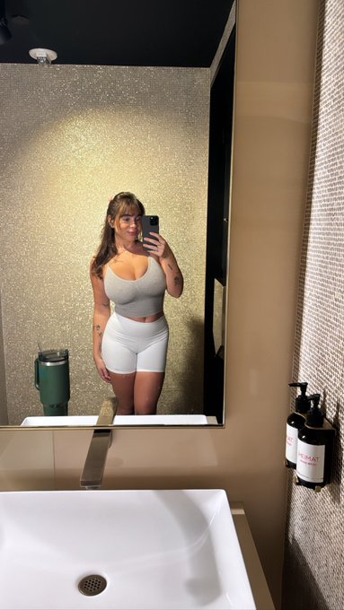 Felt cute at the gym today https://t.co/Uc3yMXPDFO