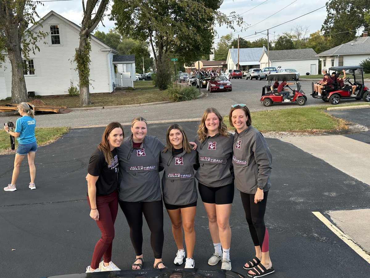 Happy HoCo 2023! We love our RBHS Volleyball Jeep tradition! Have fun and be safe Musketeers! #redbud132 #AllForOne