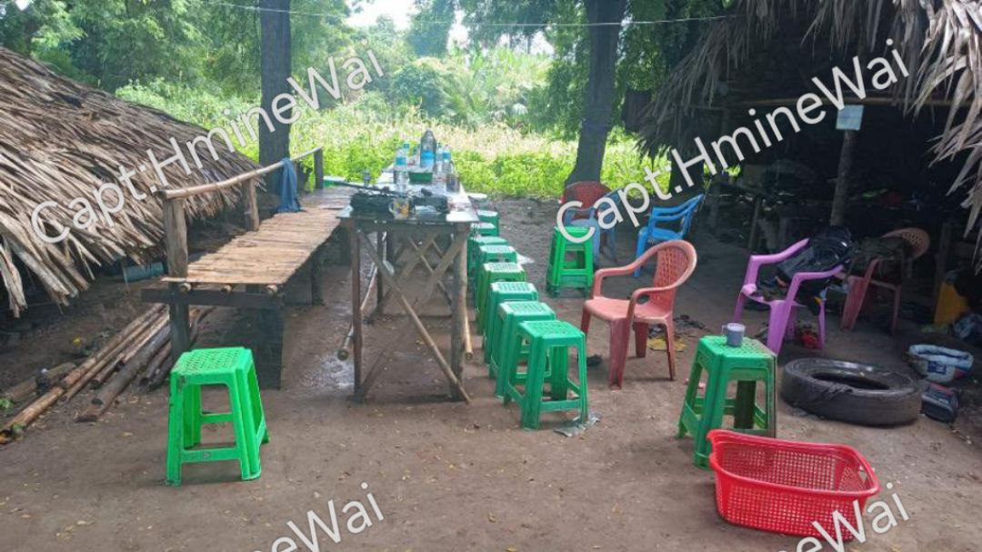 Freelancejou333's tweet photo. On 27-9-2023, a terrorist PDF camp near Magyeekhwa village, Chaung-U tsp, Sagaing region was cleared and a lot of weapons and ammunition and other materials were seized by the Govt. forces, reported.
#WhatsHappeninglnMyanmar #Myanmar #PDFterrorists
https://t.co/BItWJsbBNA https://t.co/6oPmGt9CAs