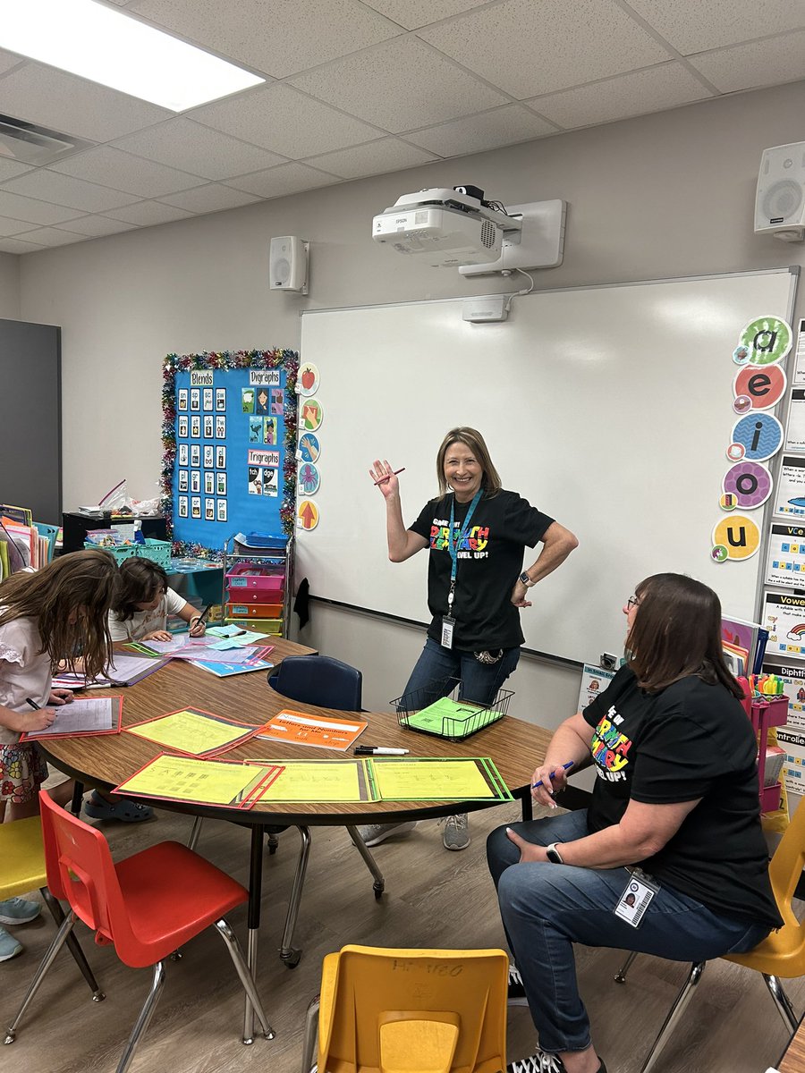 RiveroElkin's tweet photo. Great DME Literacy Night!@DmeElemRisd Bravo!!👏👏👏🦆#levelupdme #gameondme https://t.co/7pQfoeIIOl
