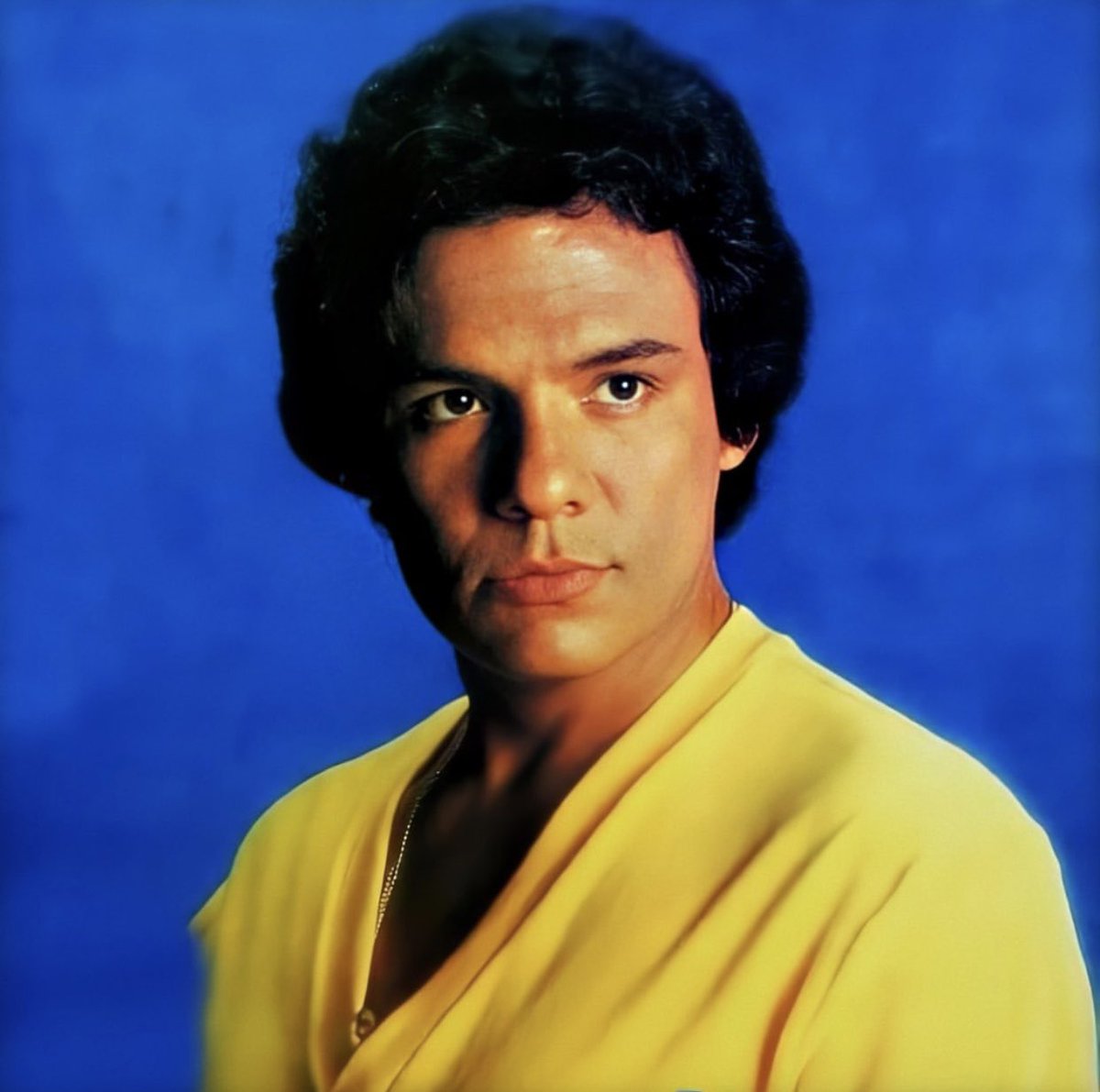 Sep 28 • 1948-2019

Amado príncipe, han pasado 4 años desde que llegaste a tu eterno descanso. Tu gran familia te extraña mucho. Le agradecemos a Dios el tiempo que nos permitió ver a un verdadero angel en esta tierra. Hoy Dios recibe con gozo las mejores serenatas de un