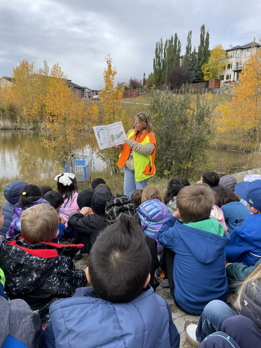 MrsMitschke's tweet photo. Thank you Na’a for the colors of fall. After practicing sitting quietly just to BE in the oval wetlands, one student shared, “the wind was talking to us!” as it rustled through the trees. #getoutside #weareCBE #landbasedlearning @cbe_earlylearn @CbeArea1 @RoyaloakCBE https://t.co/BpxM9ruKax