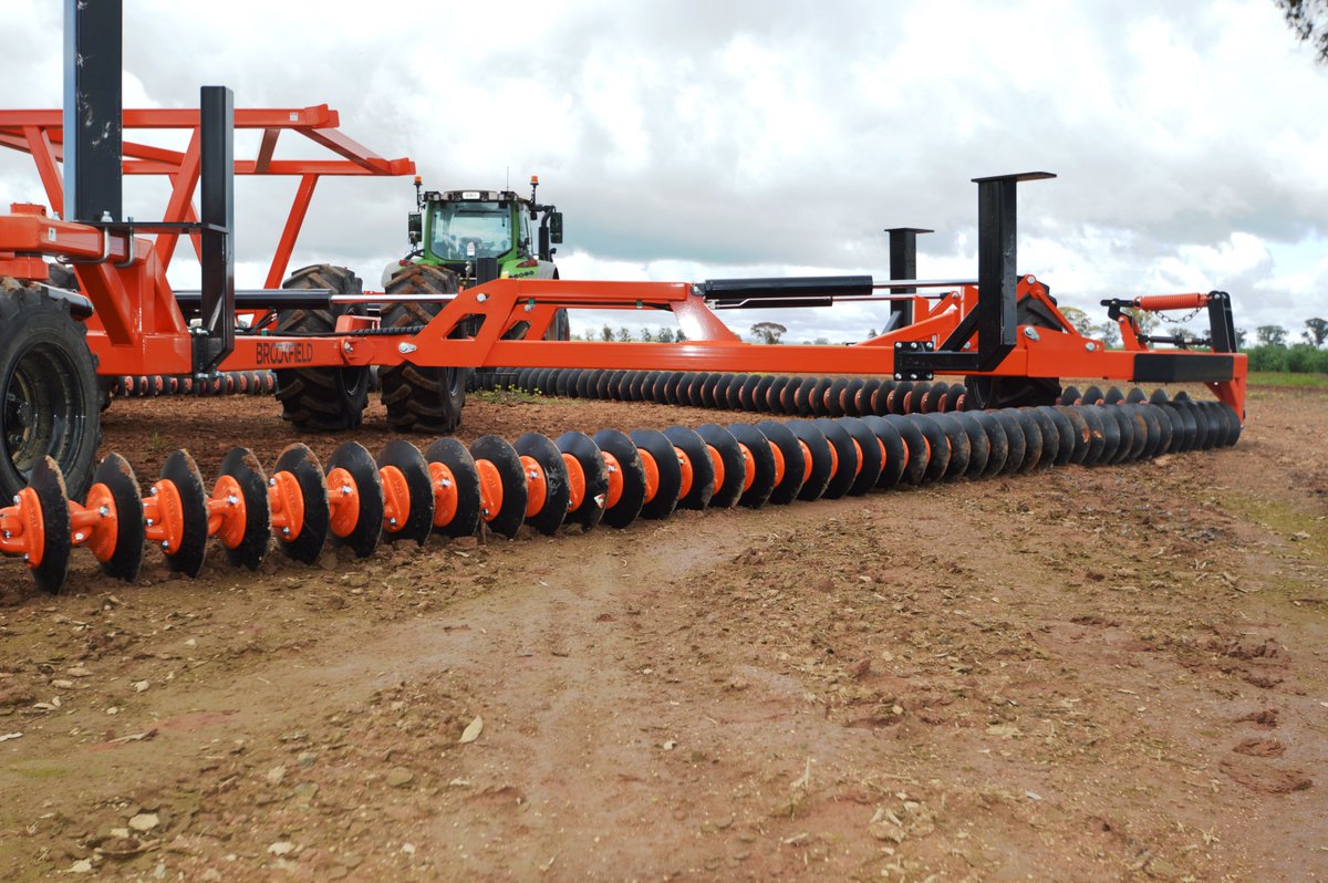 #𝗕𝗥𝗢𝗢𝗞𝗙𝗜𝗘𝗟𝗗 #𝗖𝗵𝗮𝗶𝗻𝗕𝗮𝗿 is excellent for all tillage regimes and widths!  The many chain alternatives available have proven to be highly beneficial from zero tillage through to minimum and even maximum tillage options to suit varying enterprises.   
#AussieAg