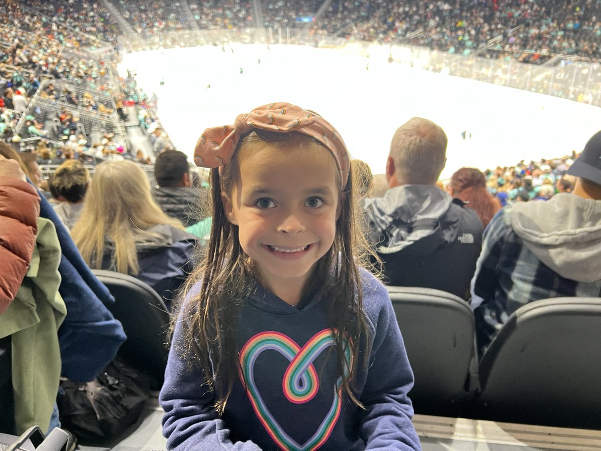 jsfrick's tweet photo. Amelia’s first #Kraken game! #SeaKraken https://t.co/39s8whdRIn