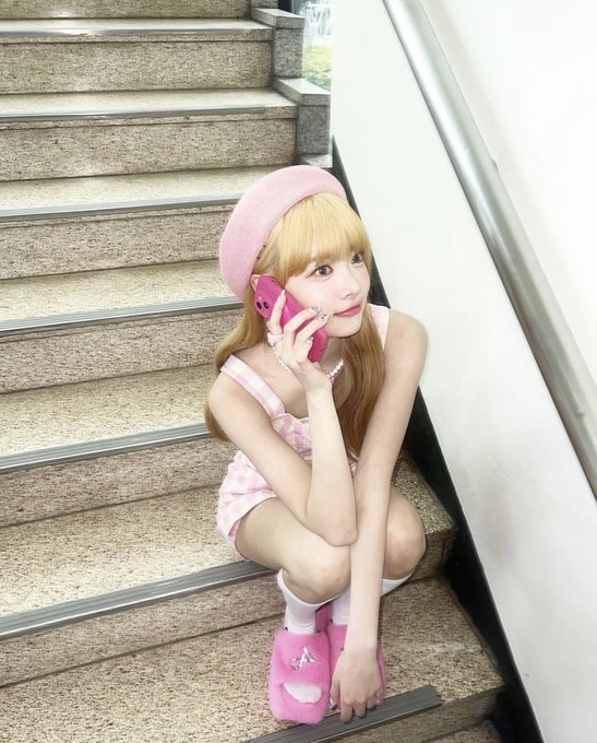 sseraechae's tweet image. ✨ Hey Barbie, looking oh so fabulous today! 💖💕 Your style is always on point and your smile lights up the room! 🌟 ✨💫 #HiBarbie #FabulousnessGoals #StyleCrush