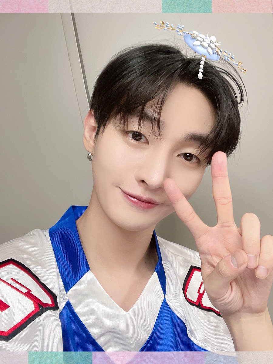 Official_YJS_'s tweet photo. [#프롬밥친]

추석에도 지성이 잊지 않았죠?
밥알들 해피추석🌝✨

#윤지성 #YoonJisung https://t.co/BwA5Pdt9Bc
