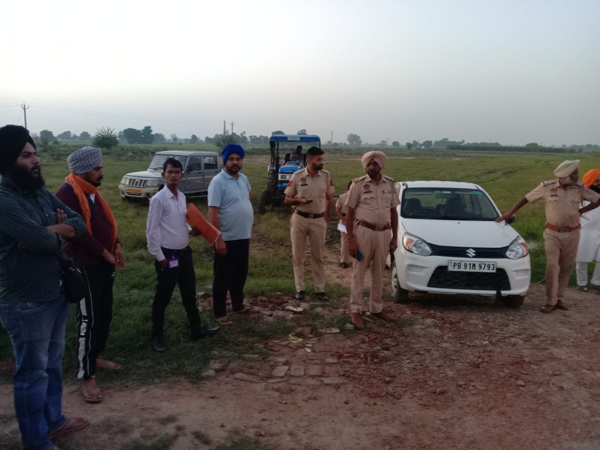 ddvavsj2013's tweet photo. VSJ released the tractors and trolleys from the brick kiln of District Ludhiana with the help of University of Nottingham.The brick kiln owner detained four tractor and four trolley in lieu of bonded debt. #rightslab #dalit #slavery #bonded #Labour https://t.co/uCgWpjNXu8