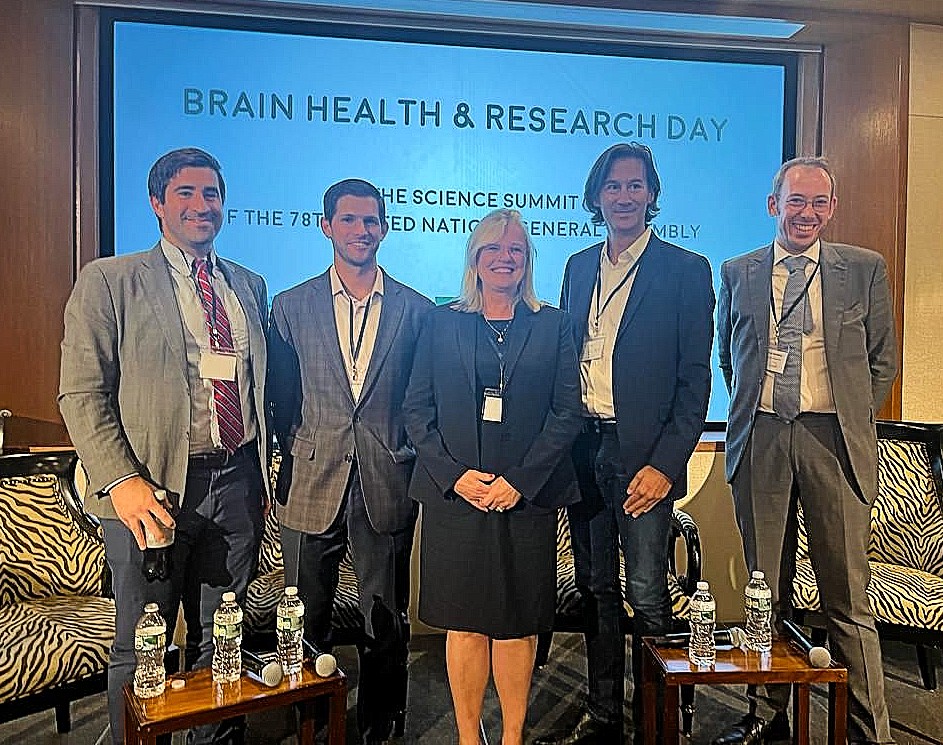 NeuroCRU's tweet photo. Last week, @Genge_Angela  was invited to address #UNGA78  at the Science Summit in NYC. She spoke of the urgent need for a global approach to #approval and access for new therapeutics, and how the work done in #ALS can be a model for other #neurodegenerative diseases. https://t.co/gOXKYwIrbS