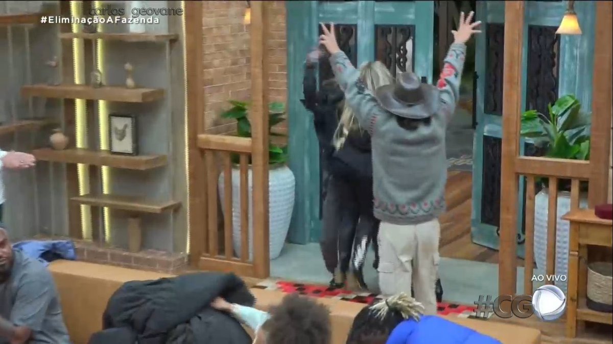 choquei's tweet photo. Que prazer meus amigos, que prazer! #EliminaçãoAFazenda https://t.co/bLkqD2zIlq