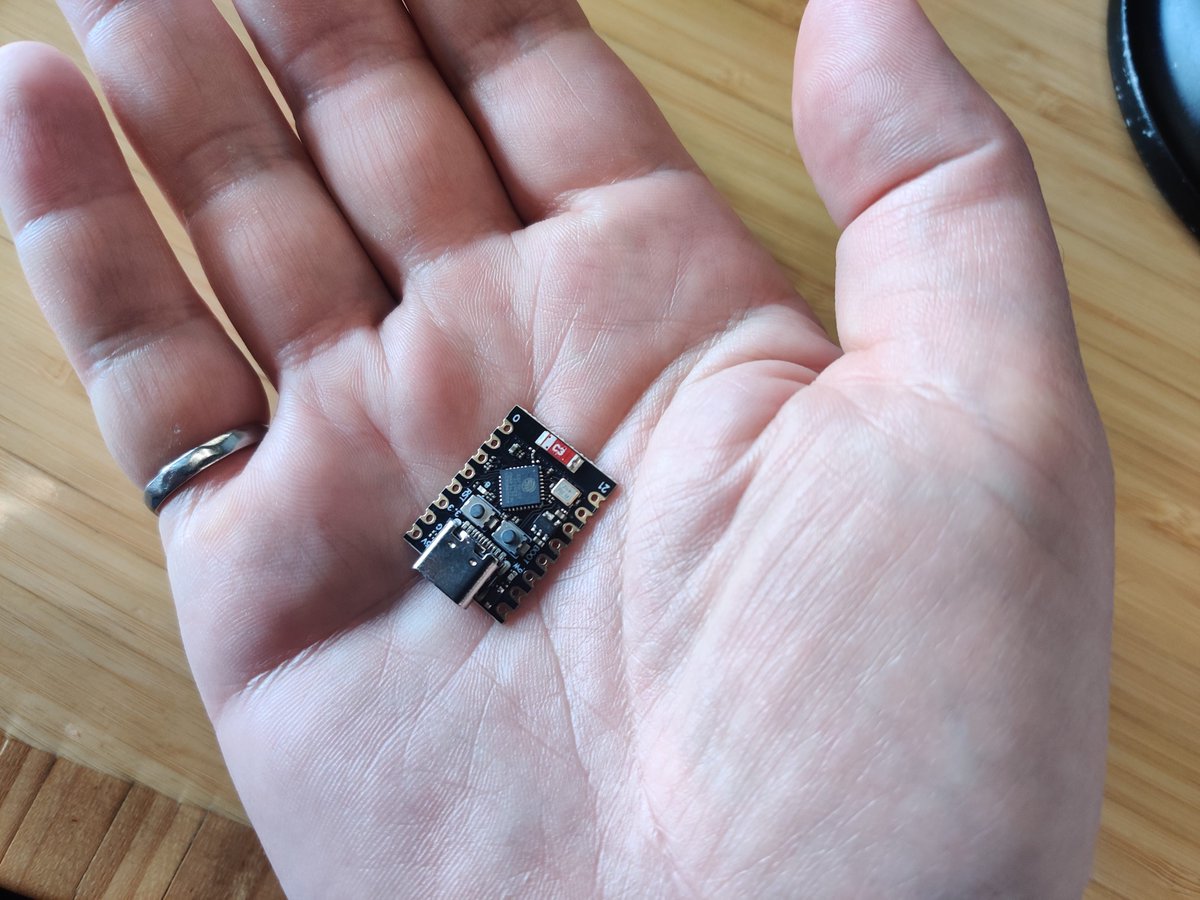 marcn's tweet photo. I can't believe how small this ESP32 C3 Super Mini is!  23x18mm https://t.co/Dnl5OZVrqK