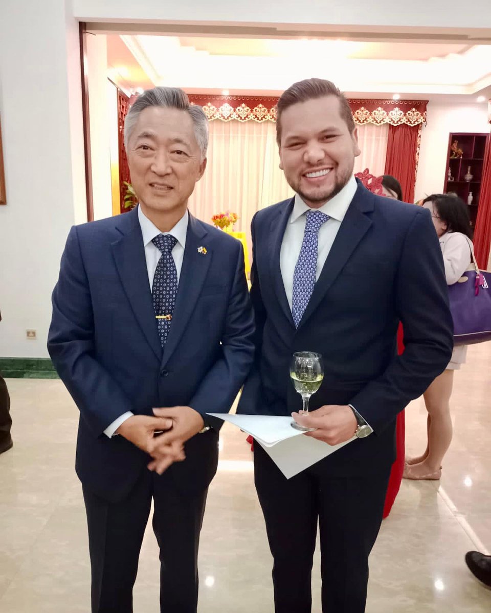 OProtocolo's tweet image. Con profunda emotividad, el cuerpo Diplomático de la República Popular China, celebró los 74 años de su fundación, evento realizado en la residencia del Embajador en Colombia Zhu Jingyang, al cual asistió el Presidente de la Cámara Dr. Andrés David Calle Aguas.