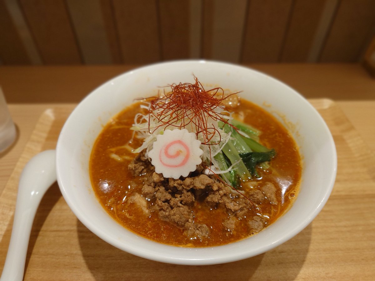 OyajiYuki's tweet photo. #太閤らーめん＠中区立町 限定 旨辛味噌らぁ麺 980円 しっかりと辛くてちょっとびっくり。和のテイストを下支えにシャープな味噌スープに背脂混じりの肉そぼろ。手揉みの縮れ麺が素晴らしく旨し。青菜にシャキッと白髪ネギも佳き。辛党も満足出来る1杯と自信ありそう。#hitひろしま観光大使 https://t.co/GC3h8VzR3H