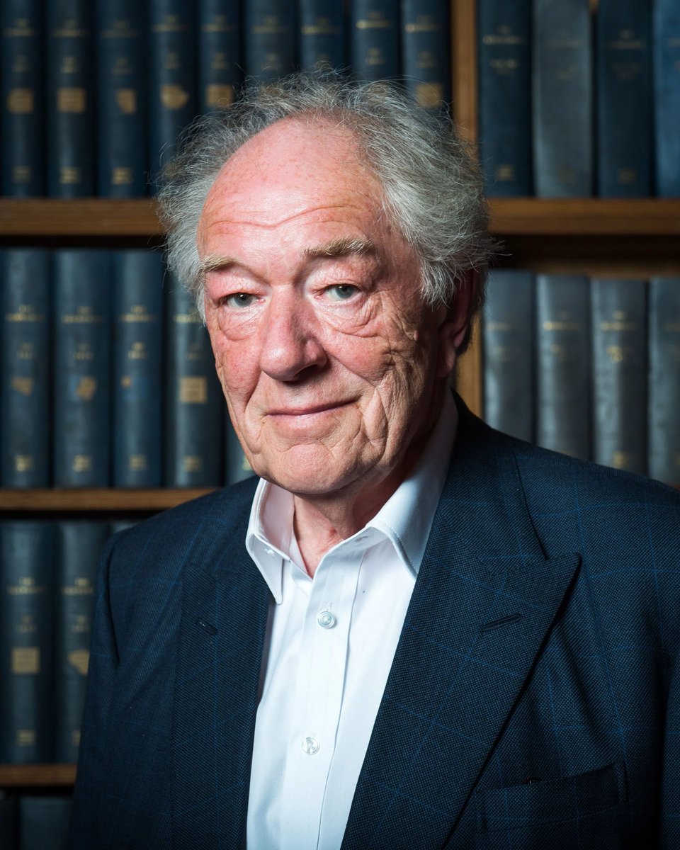TheHPFBFanClub's tweet photo. “Today we acknowledge a really terrible loss.”
Michael Gambon,one of the amazing brilliant actors who played our beloved Professor Albus Dumbledore in the #WizardingWorld movies has passed on.Raise your wands🪄✨

#RIPMichaelGambon 
#RIPAlbusDumbledore #RIPDumbledore #HarryPotter https://t.co/Tsit7HJY4H