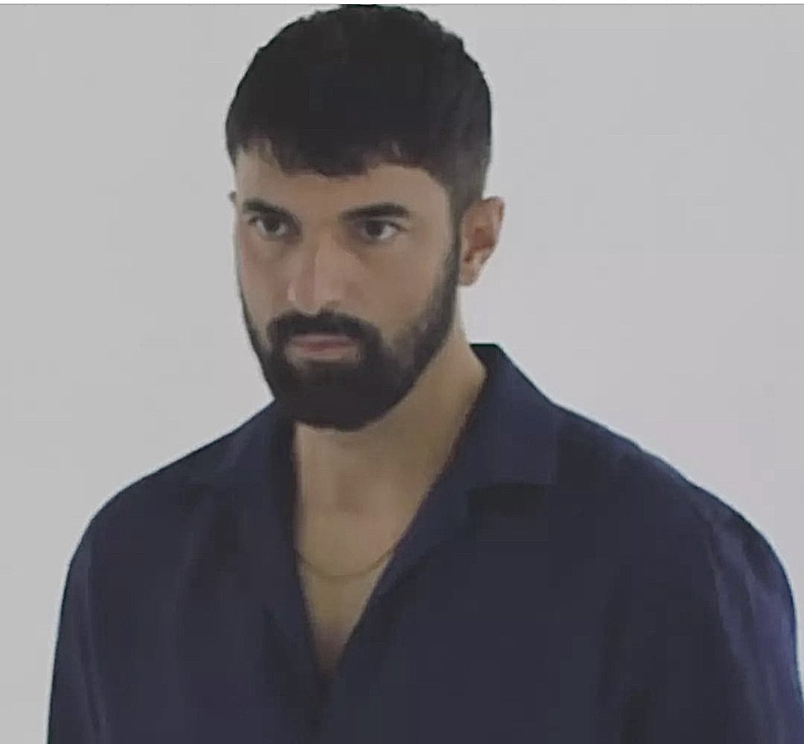 AkyCarmen's tweet photo. Guapo!
#EnginAkyūrek 
#TahirLekesiz 
#AdimFarah https://t.co/T1DA8IIdj7