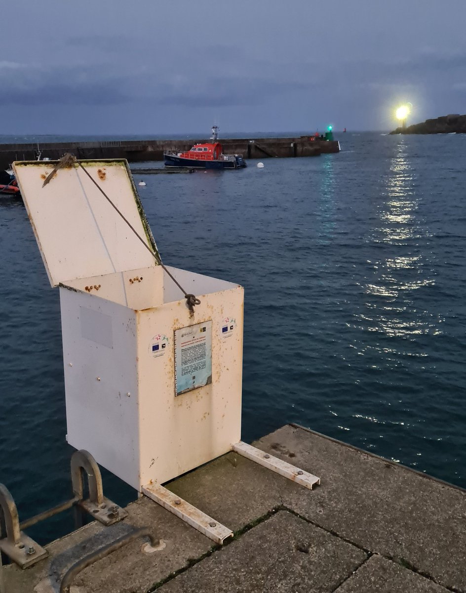 Traditionnelle journée sur le terrain avec le contrôle du marégraphe du #conquet géré par le <a href="/shom_fr/">Shom</a> avec les élèves  <a href="/ENSTABretagne/">ENSTA Bretagne</a> spe hydro.