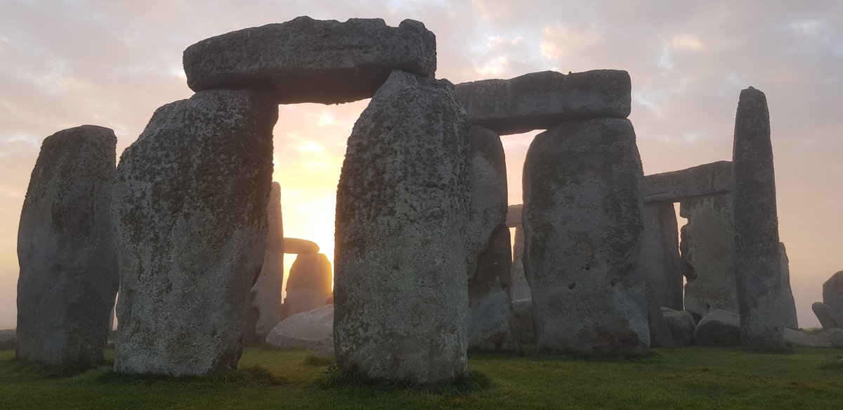ST0NEHENGE's tweet photo. Sunrise at Stonehenge today (29th September) was at 7.03am, sunset is at 6.50pm 🌤️ https://t.co/naAZ4Z1vcl