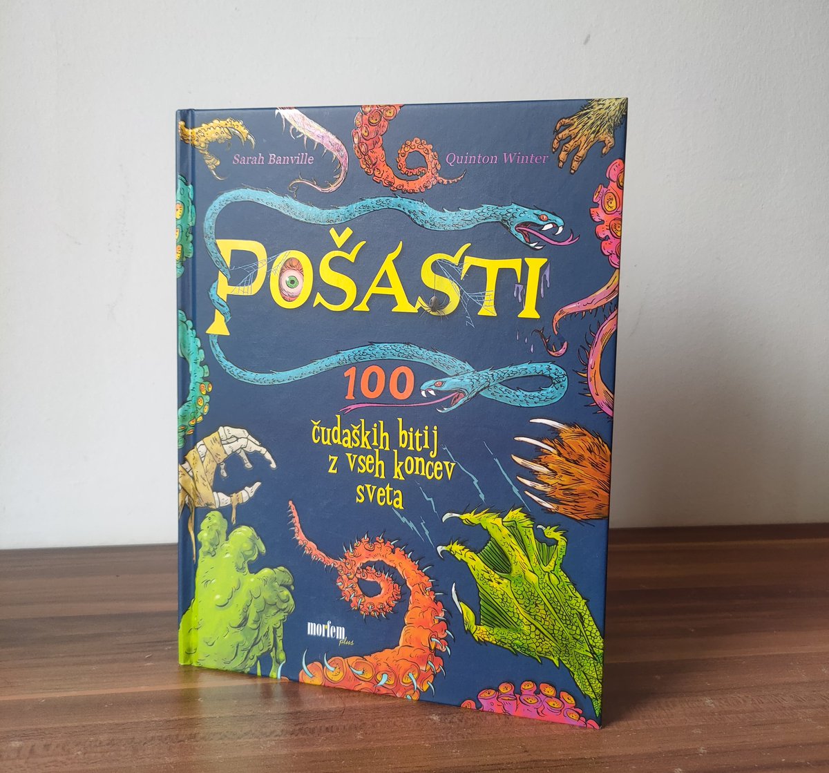 morfemplus's tweet photo. Pošasti prihajajo … Tesno zaprite okna in poglejte pod posteljo!
Spoznajte 100 razlogov za spanje ob prižgani luči.
Knjigo najdete na tej povezavi: https://t.co/Dv1UYaCCNx 
Veselo branje! https://t.co/x2VaGFUb2F