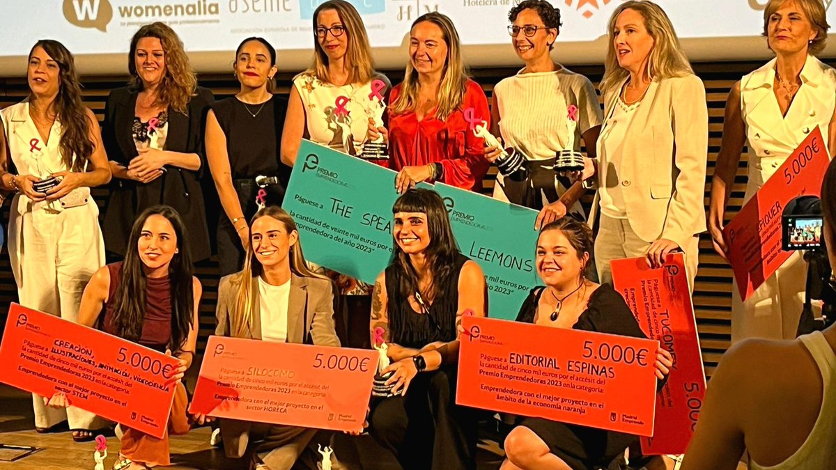 EdEspinas's tweet photo. La editora de Espinas, @Aliciacres, ha ganado el premio a emprendedora cultural del año del Ayuntamiento de @madrid, por su labor rescatando a escritoras olvidadas u ocultadas por su condición de mujer https://t.co/ZMxwCZKN94