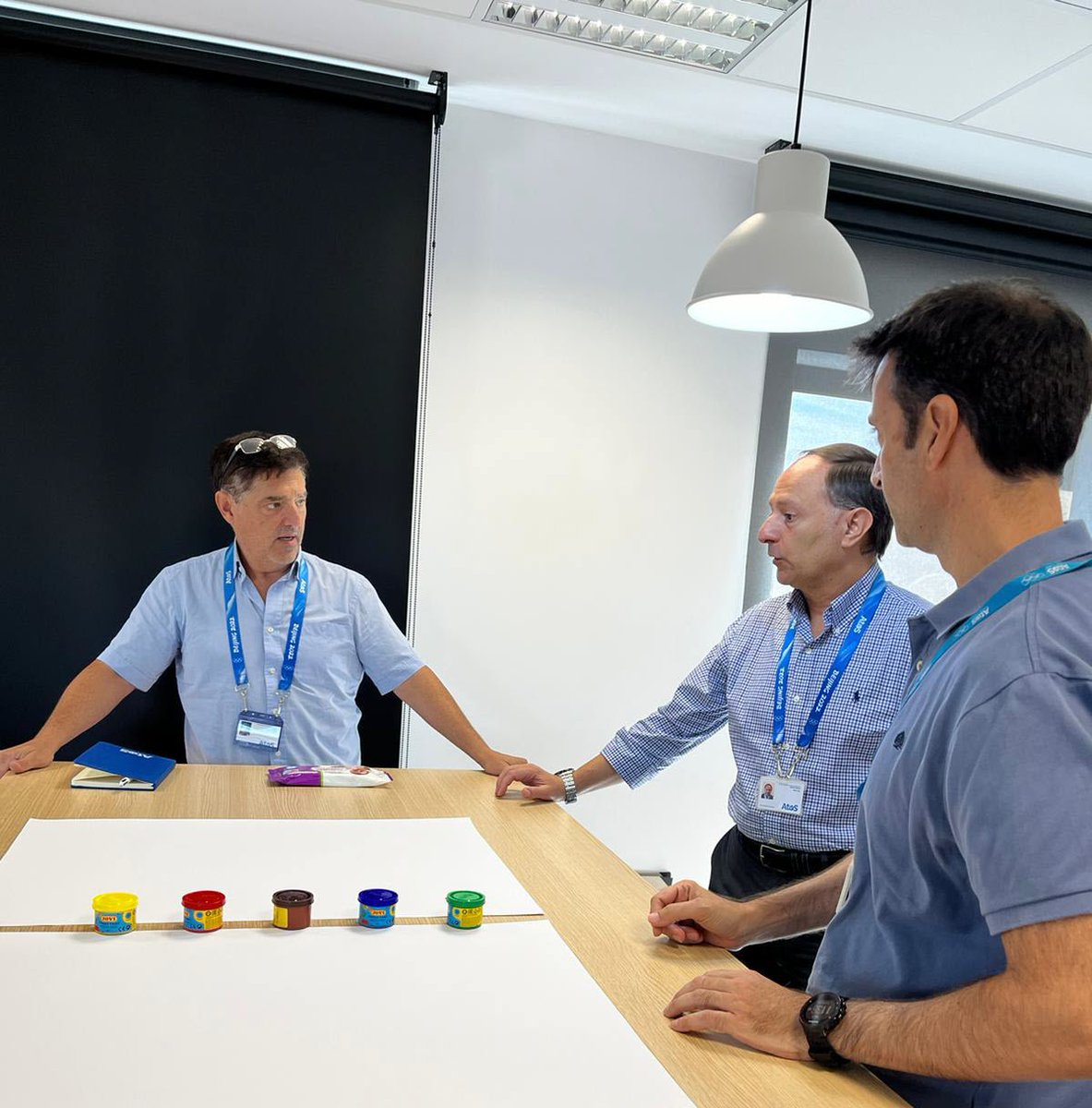 En las oficinas de Atos en Barcelona, nuestros Delivery Leaders han participado en dinámicas focalizadas en la gestión del cambio. A través de ellas mejoran su vínculo y potencian su cohesión, al tiempo que incorporan estrategias efectivas para enfrentar los cambios 🙌
#PowerOfWe