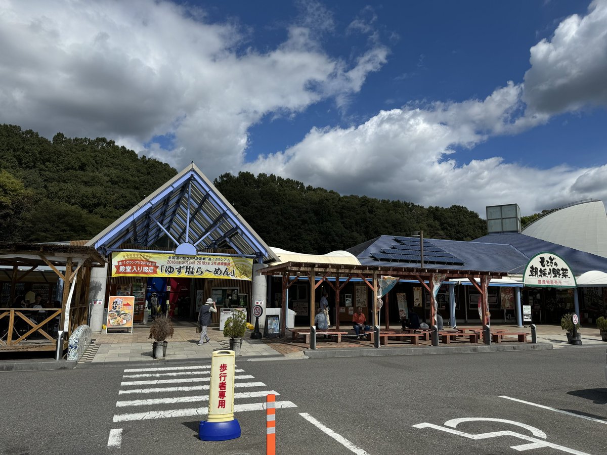 yo_ku2001's tweet photo. 出張で道の駅もてぎに到着…
もちろん仕事ですよwww

あれ⁉️
今週はツインリンクもてぎでなんかあるらしいwww

トマトラーメン夏限定で終わってたので、イチゴカレー🍛
不思議な味わいwww

しかし暑い💦
30℃…

ミックスアイス美味い

#MotoGP https://t.co/nSRLVmm1IA